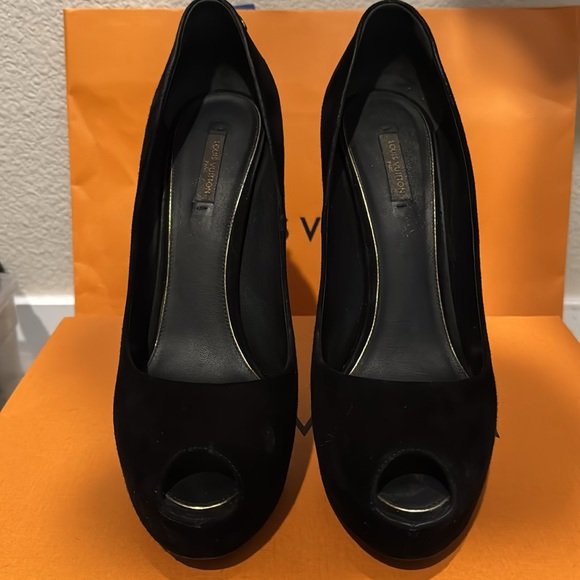 Louis Vuitton “Oh Really” Gold Lock Peep-Toe Heels - Picture 3 of 6